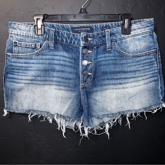 Lucky Brand Cut-Off Shorts Size 10/30Distressed Denim relaxed Flawless Condition - Picture 1 of 10